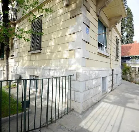Apartment Sonata *